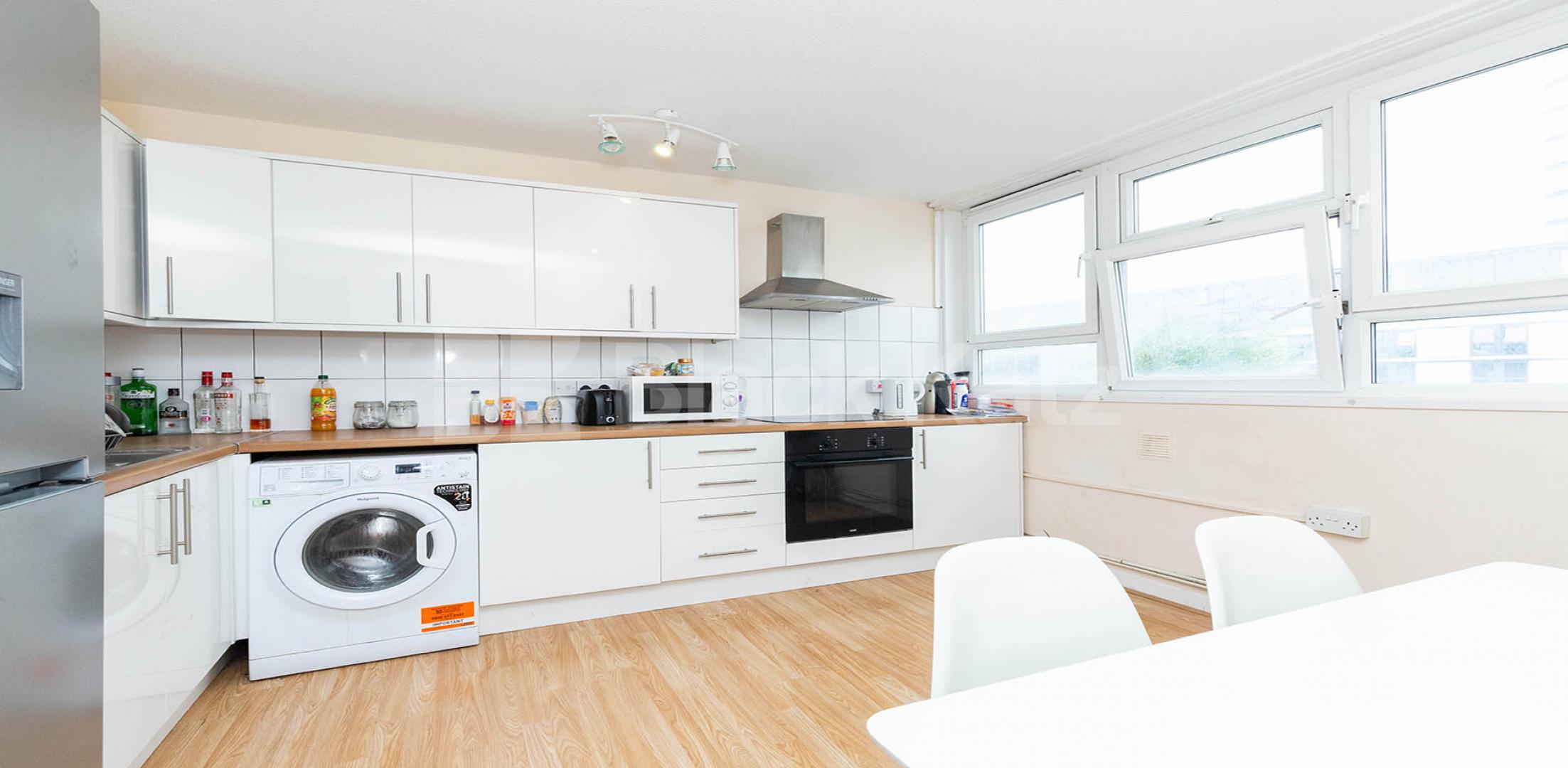			PERFECT FOR 4 SHARERS!, 4 Bedroom, 1 bath, 1 reception Apartment			 Pickard Street EC1V, ANGEL-CLERKENWELL-OLD STREET